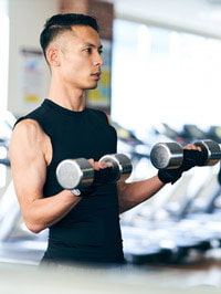 スポーツジム男性